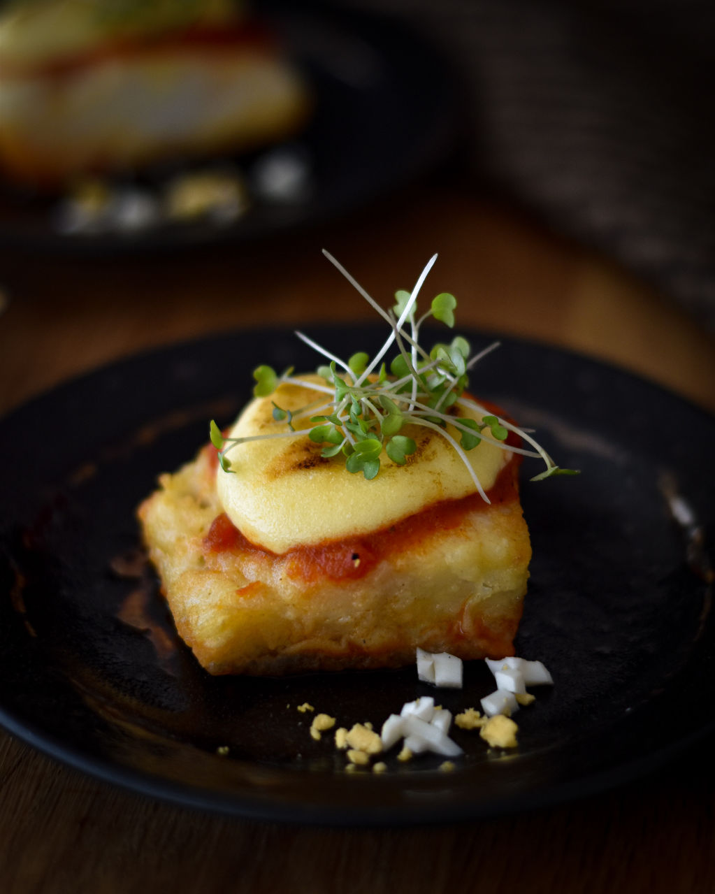 Bacalao con salsa de tomate y muselina de ajos