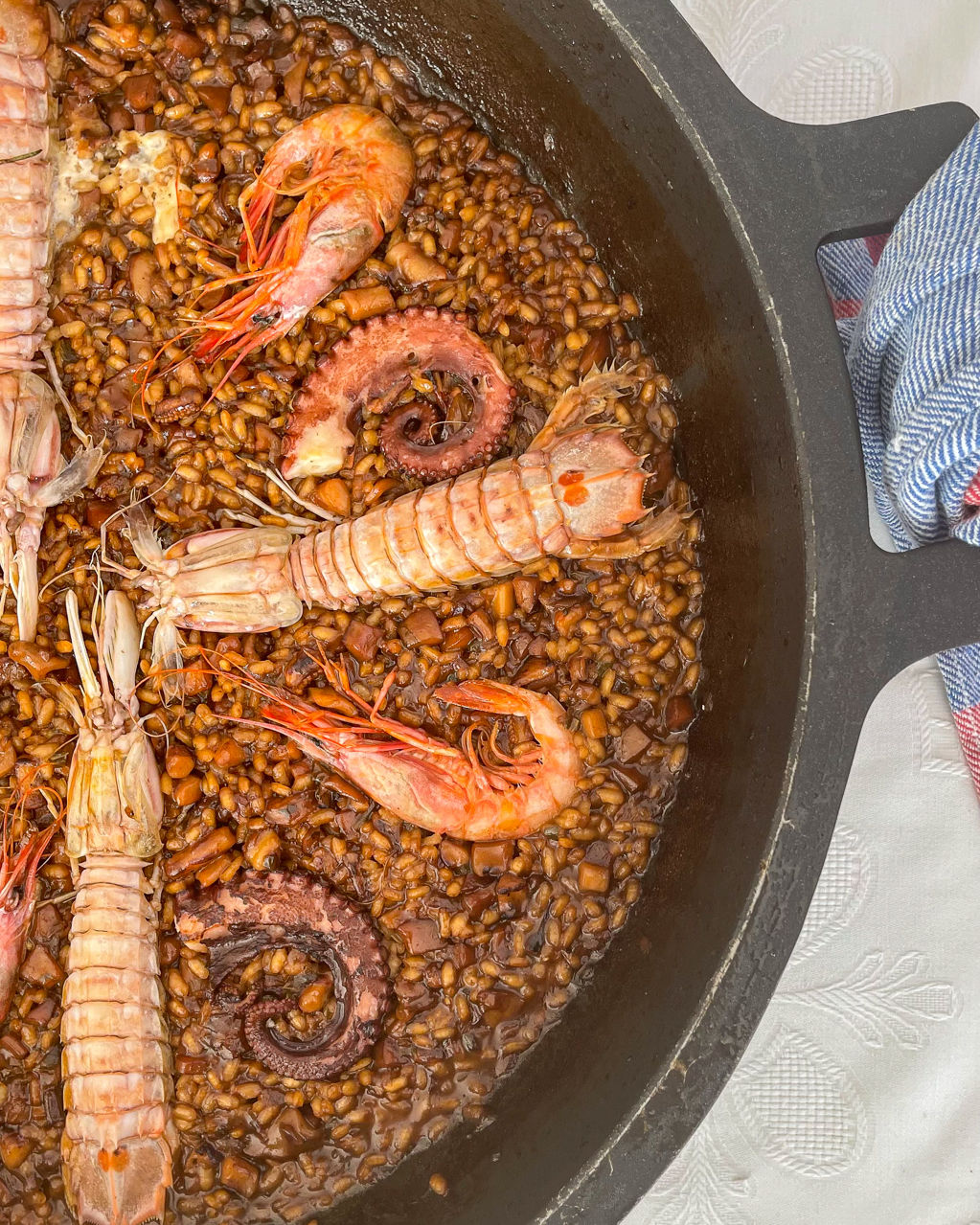 Arròs amb gambes, galeres i pop