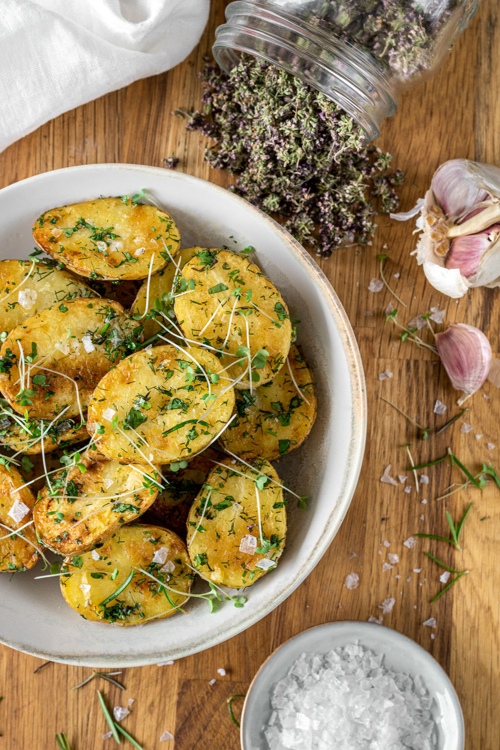 Patatas al horno con hierbas aromáticas