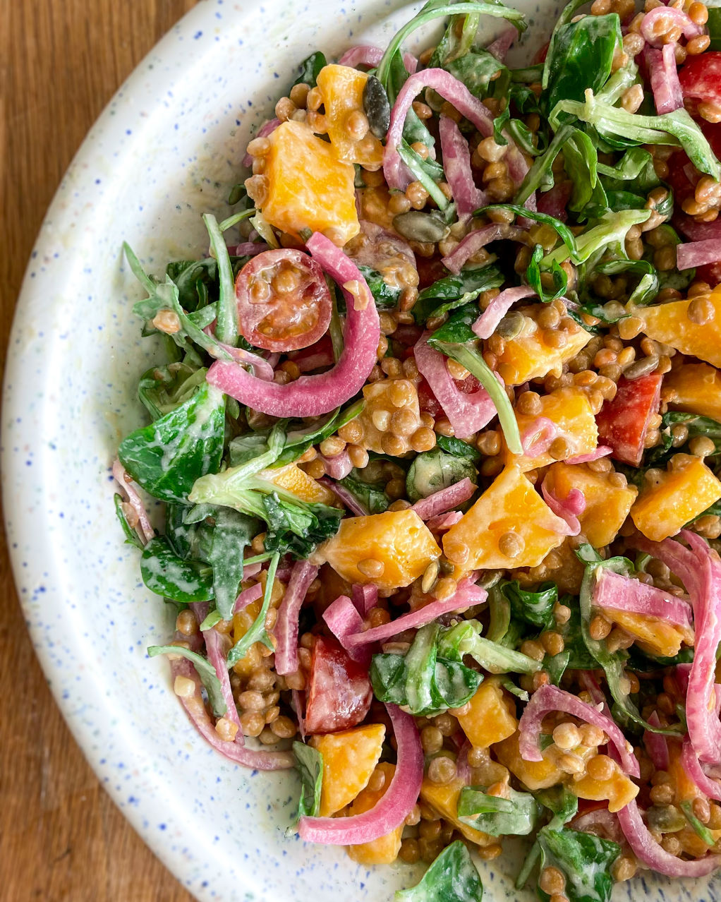 Ensalada de lentejas con vinagreta de limón y tahini