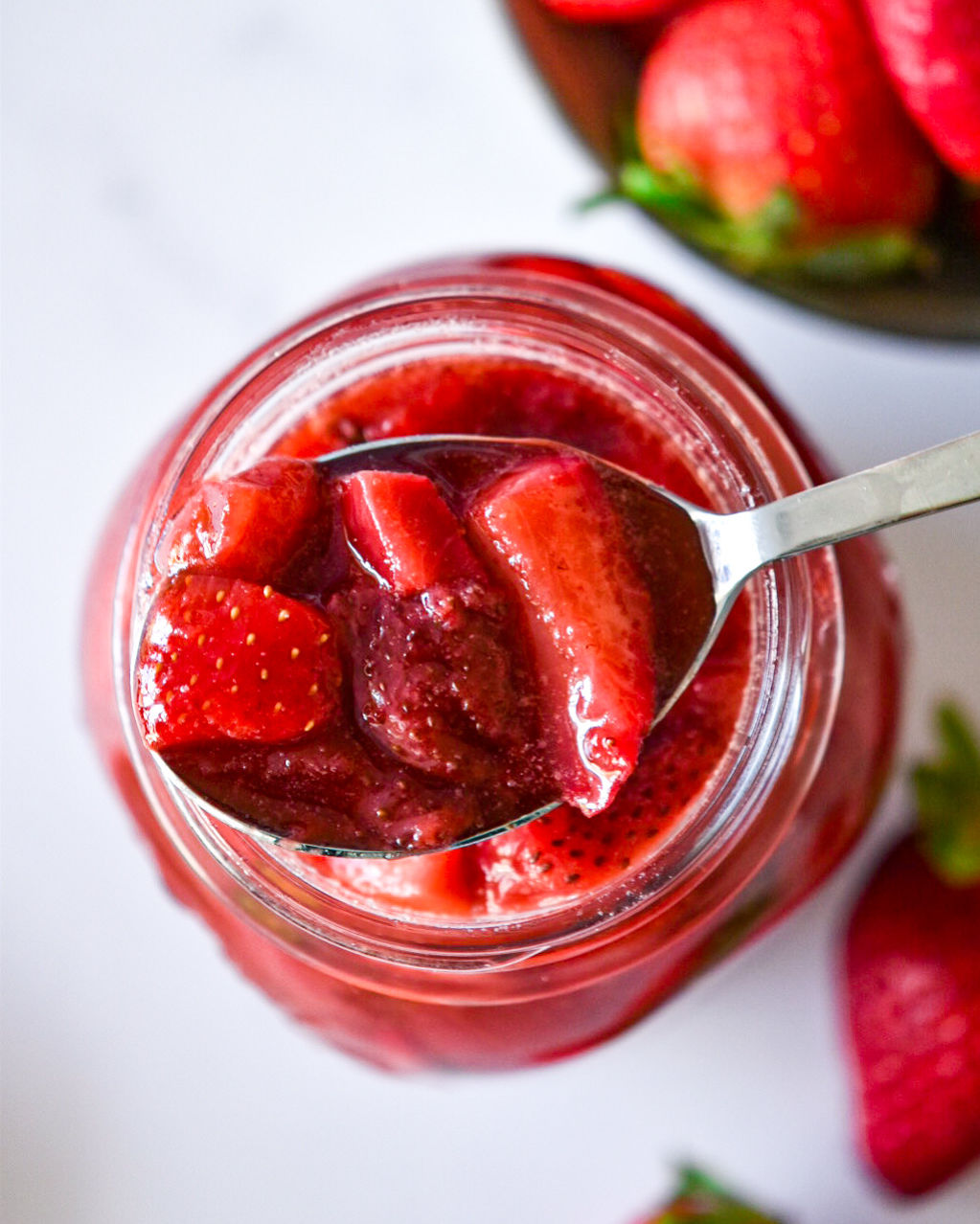 Compota express de fresas con albahaca y balsámico 