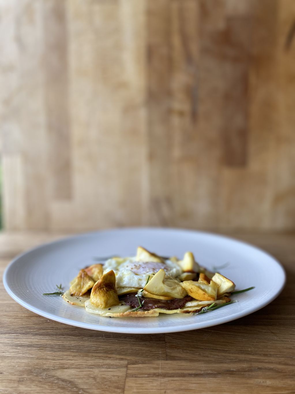 Amanita caesarea o huevo de rey con carpaccio de patata, butifarra negra y huevo