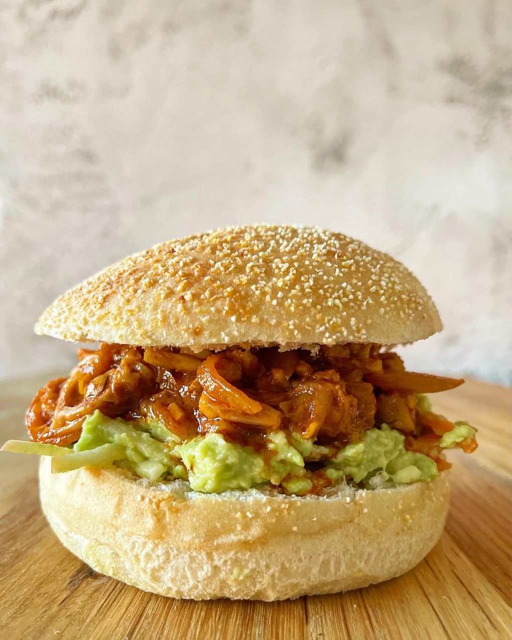 Fals pulled pork sandwitx amb coleslaw d'alvocat 