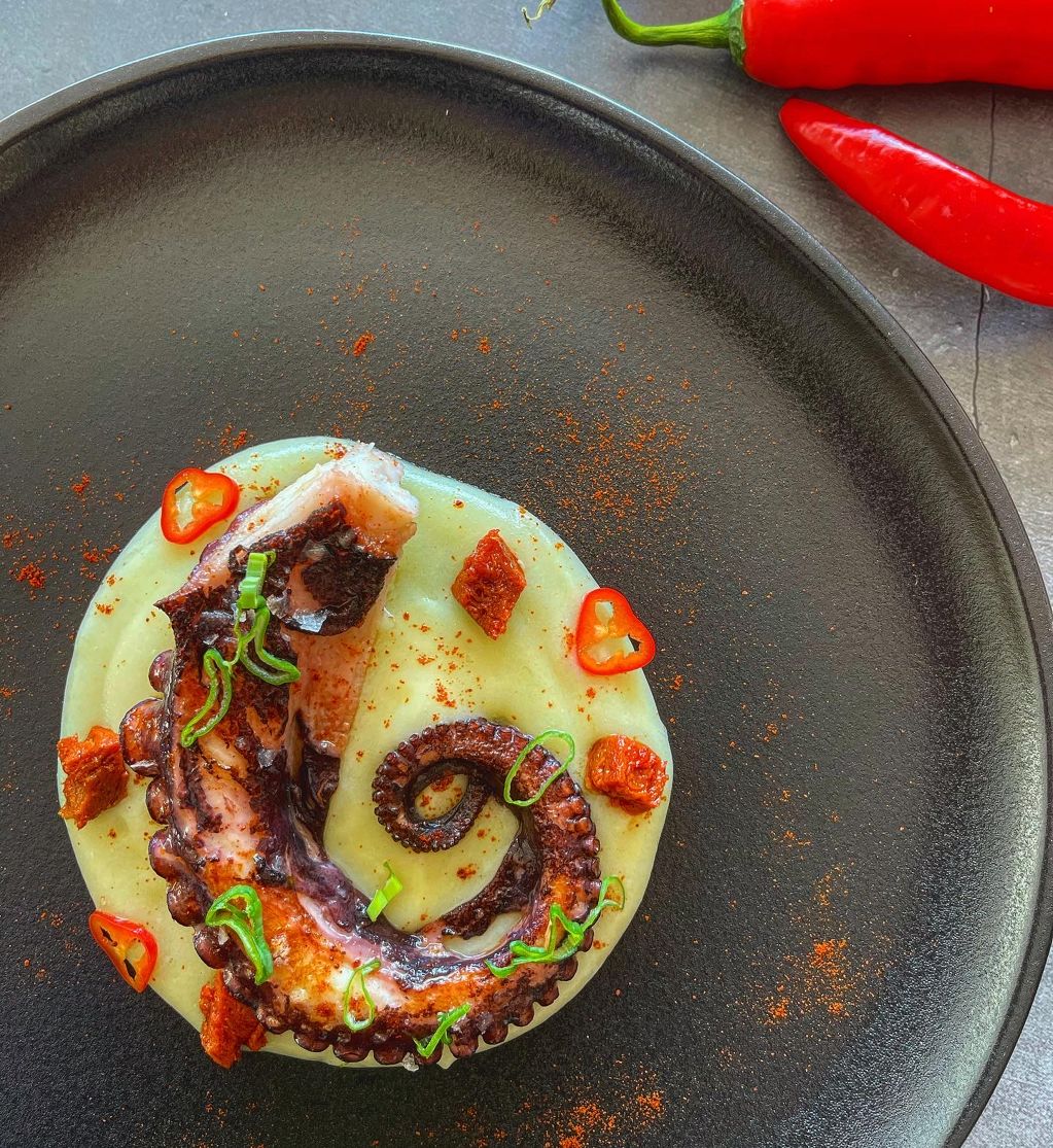 Pulpo con sobrasada y emulsión de patata y aceite