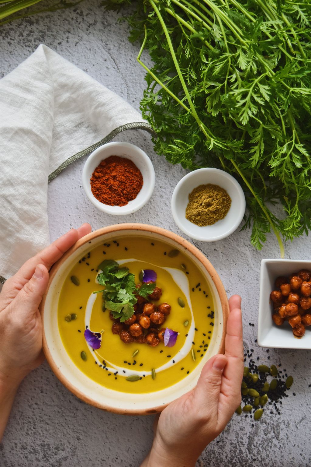 Crema de zanahorias con garbanzos especiados