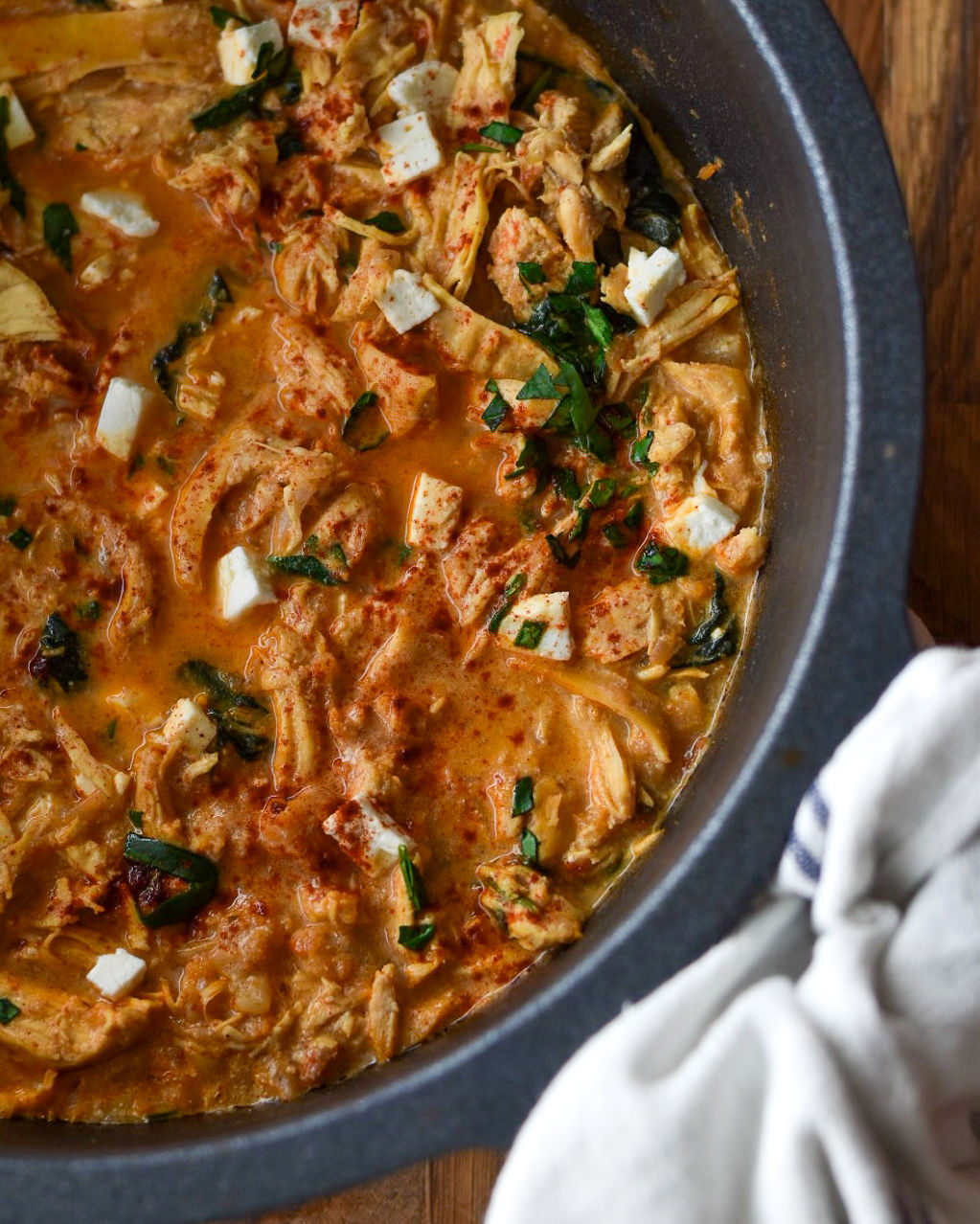 One pot de pollo cremoso con verduras y especias