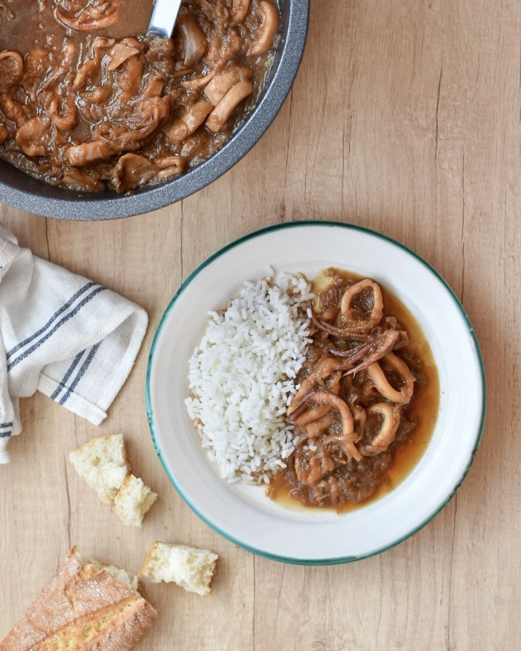 Calamares encebollados