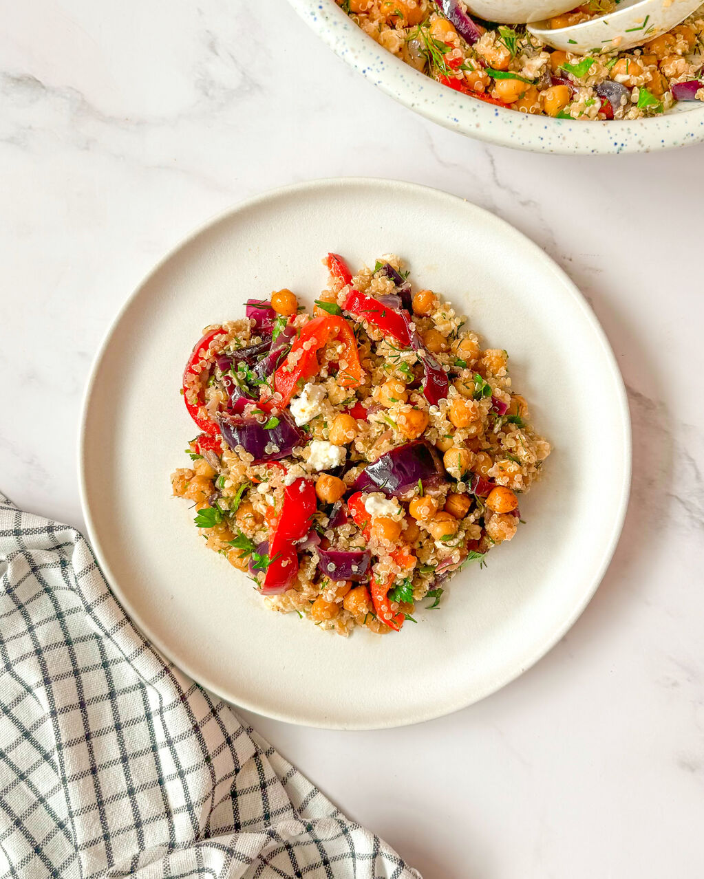 Amanida de quinoa amb verdures rostides i feta