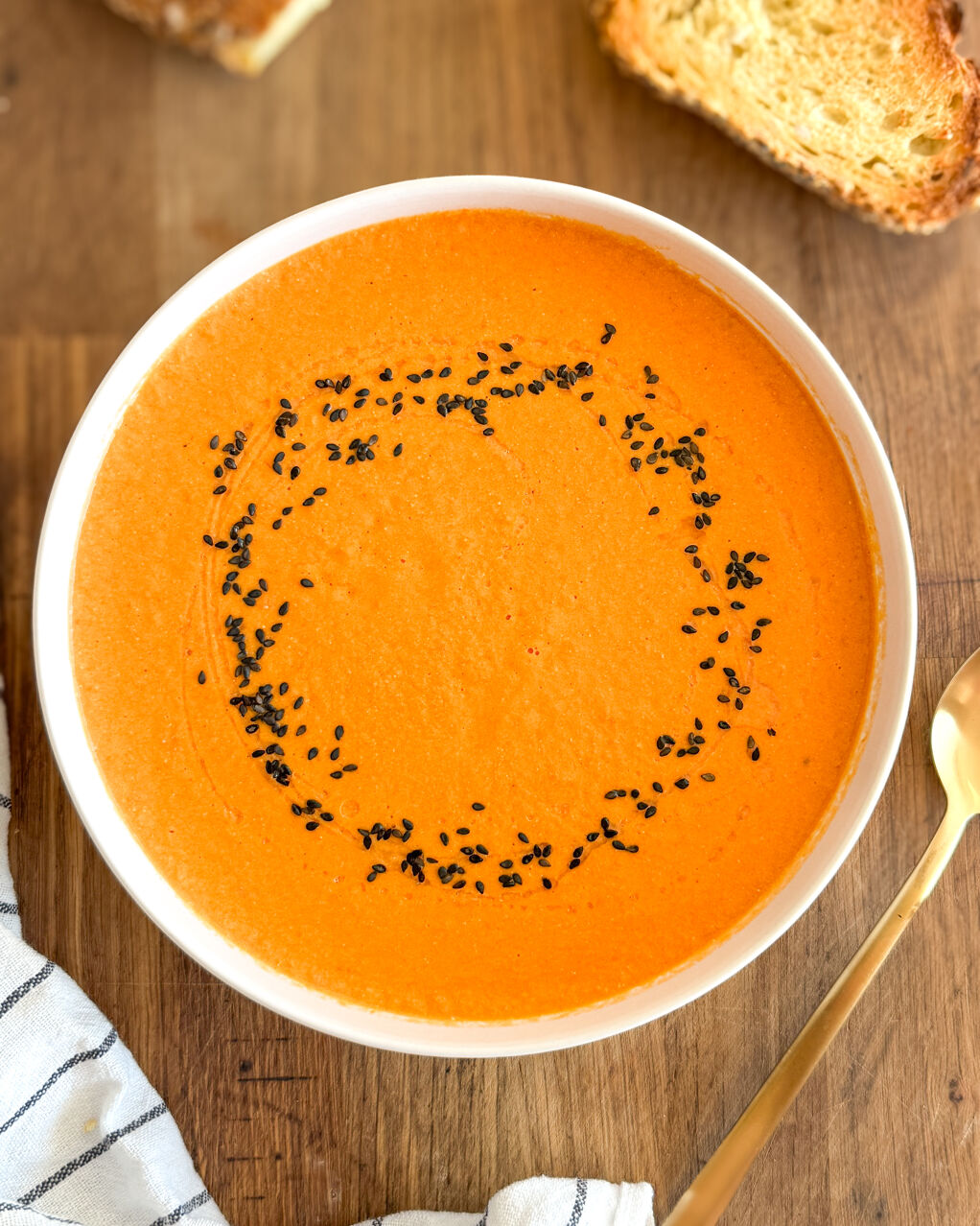 Sopa de tomate y feta