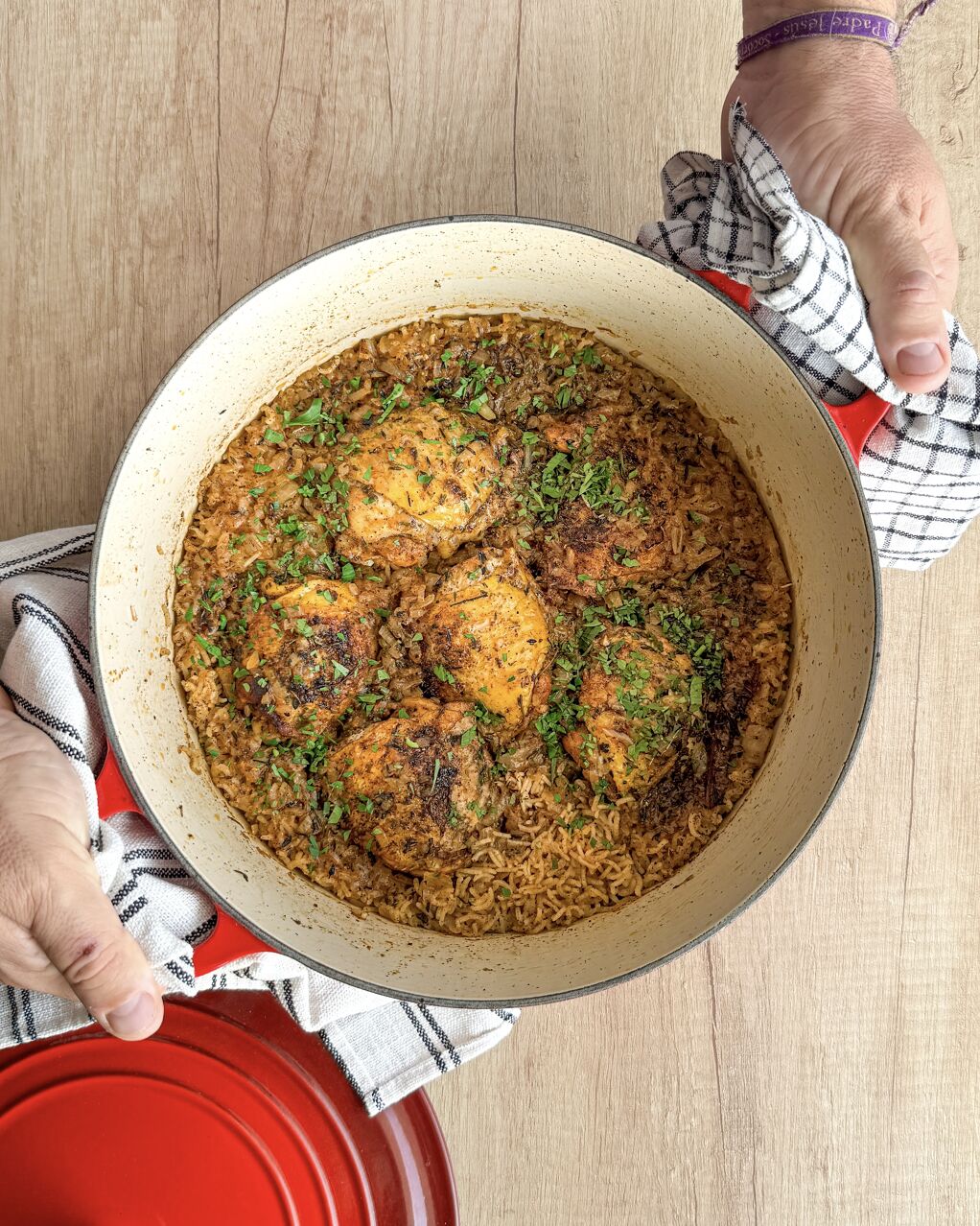 One pot de pollo especiado con arroz