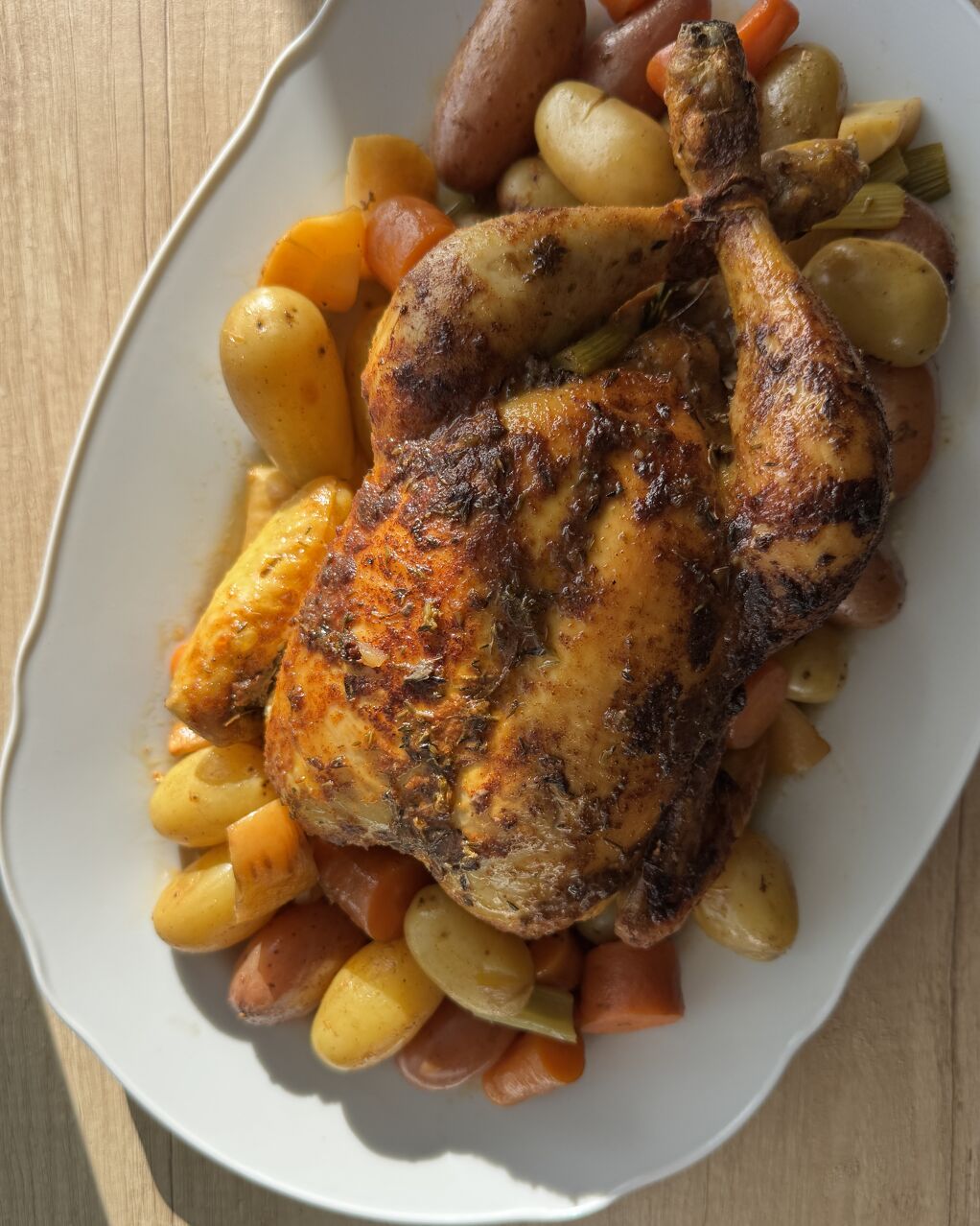 Pollo asado al horno con mantequilla de hierbas